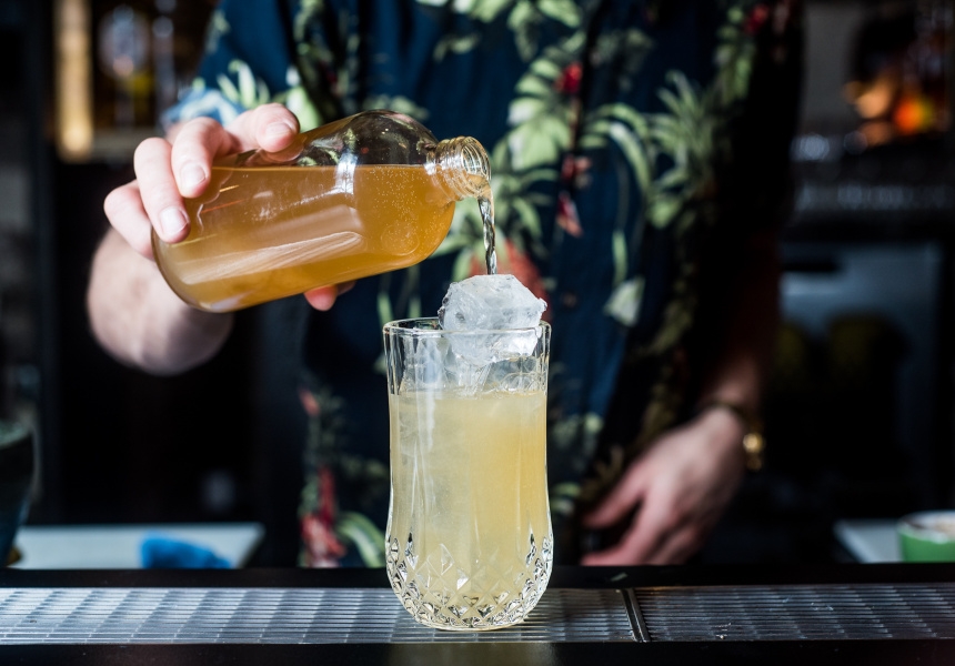 Fill with ice, then add ginger beer and stir briefly
