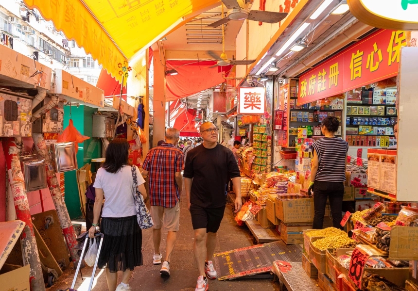 Dang Hong filming in Hong Kong
